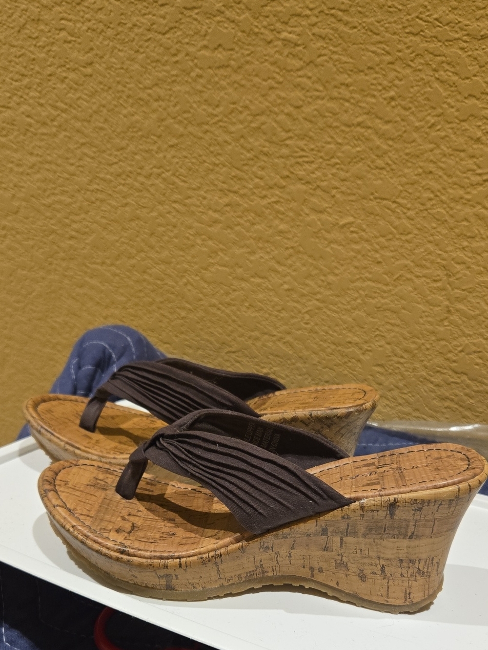 UNIONBAY Brown Cork Wedge Thong Sandals Size 7